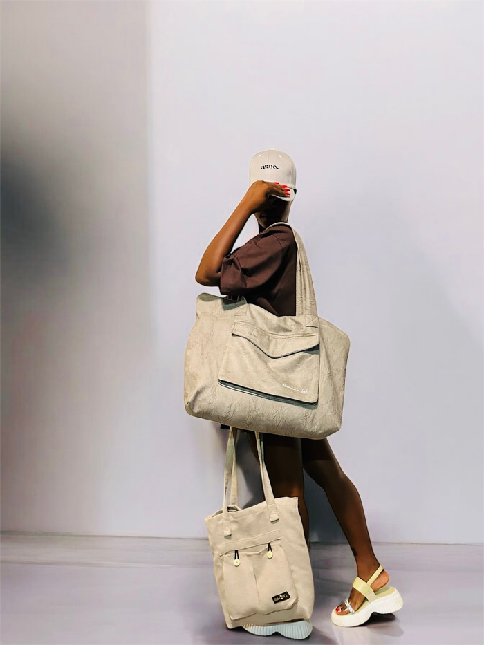 Akimbo n Bob Tote Bags Collection
