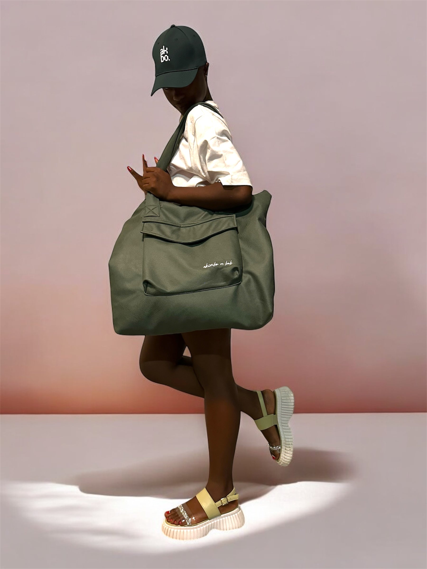 Akimbo n Bob Weekender Tote Bag-11