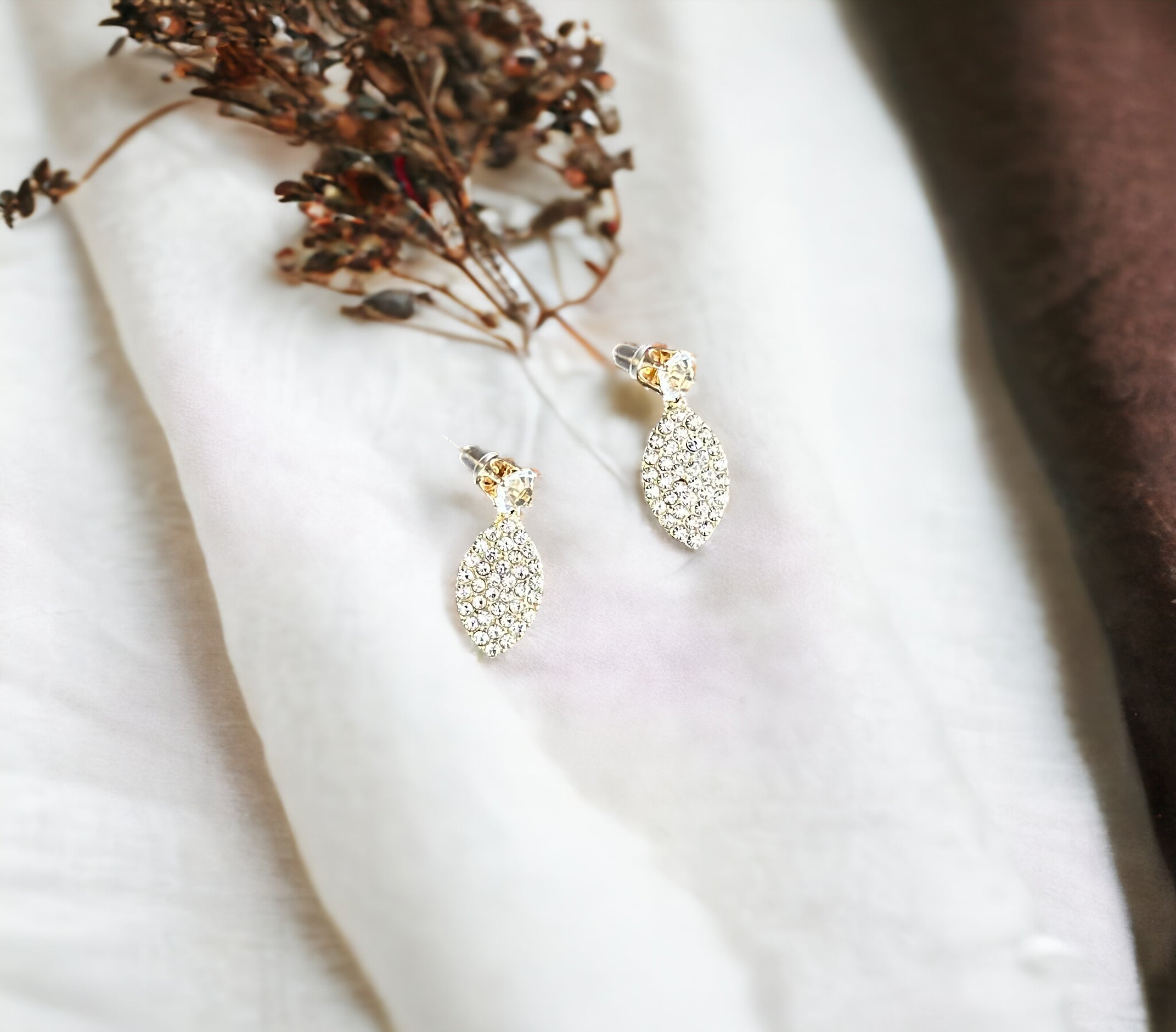 Akimbo n Bob Accessary Glam Diamond Garb Earrings Jewelry-5