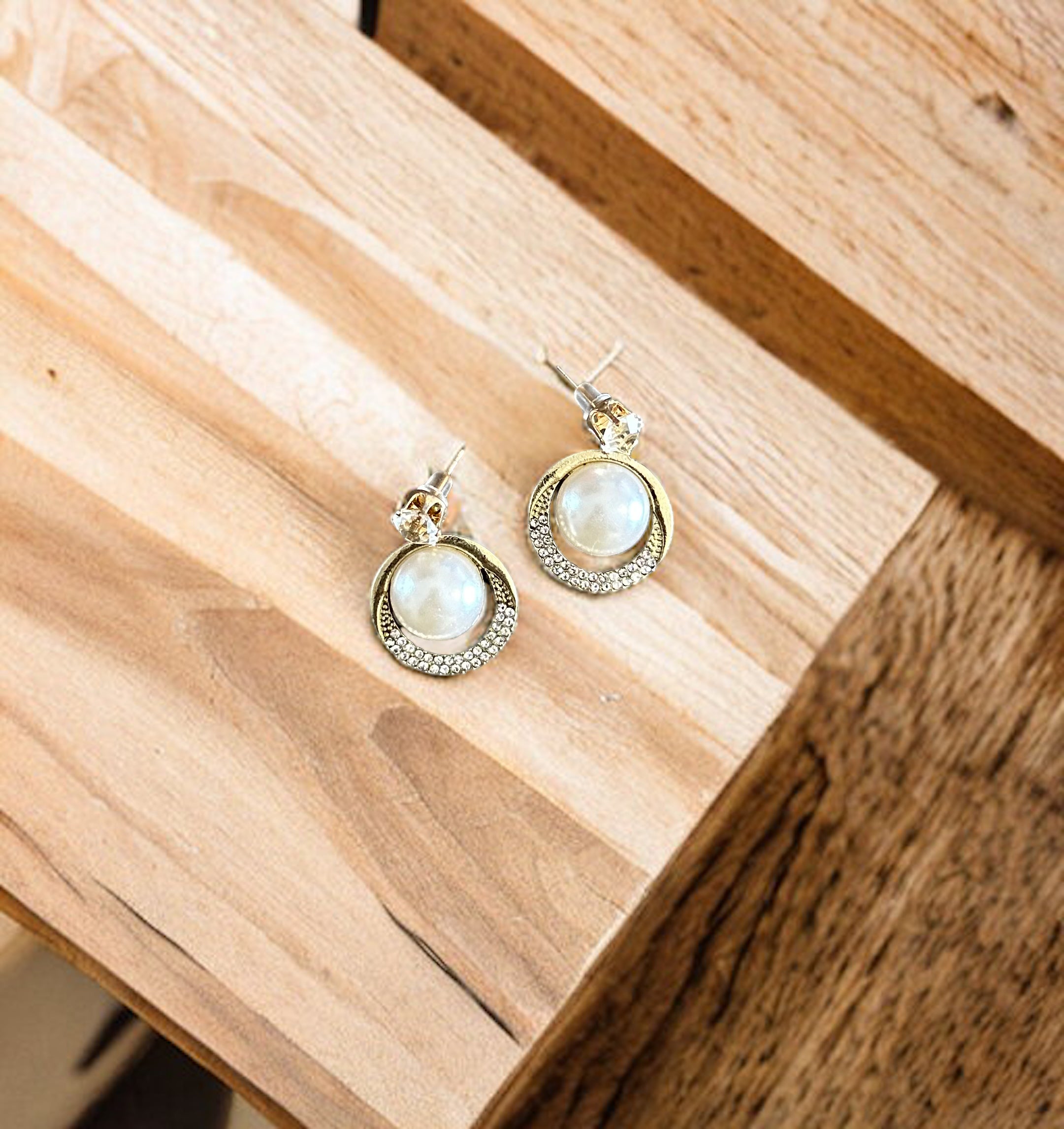 Akimbo n Bob Accessary Glam Diamond Garb Earrings Jewelry-7